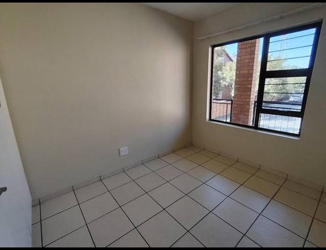 2 BEDROOM PROPERTY TO RENT IN KOSMOSDAL